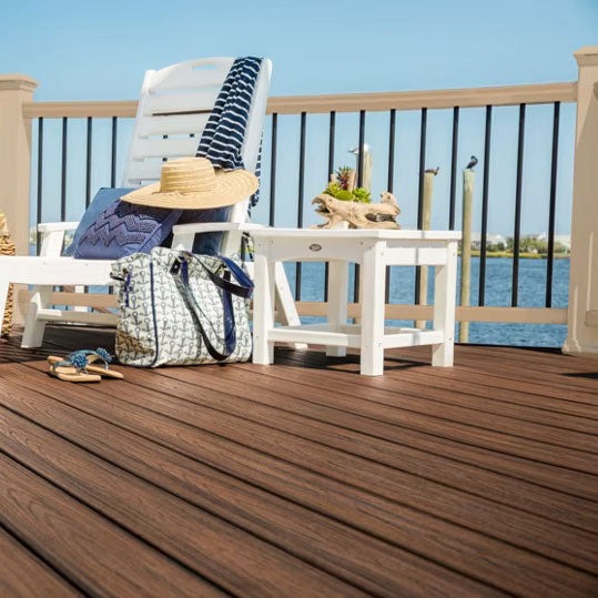 Trex Transcend® Horizontal Rail & Charcoal Black Round Aluminum Baluster Kit